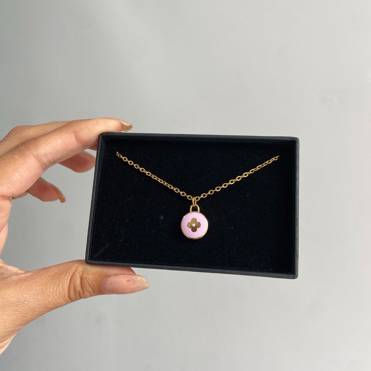 Authentic Louis Vuitton Logo Purple Pendant- Necklace – Boutique SecondLife