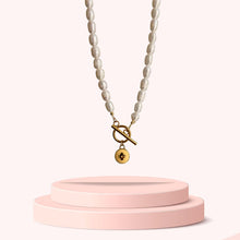 Load image into Gallery viewer, Authentic Louis Vuitton Pendant Pastilles- Pearls Necklace