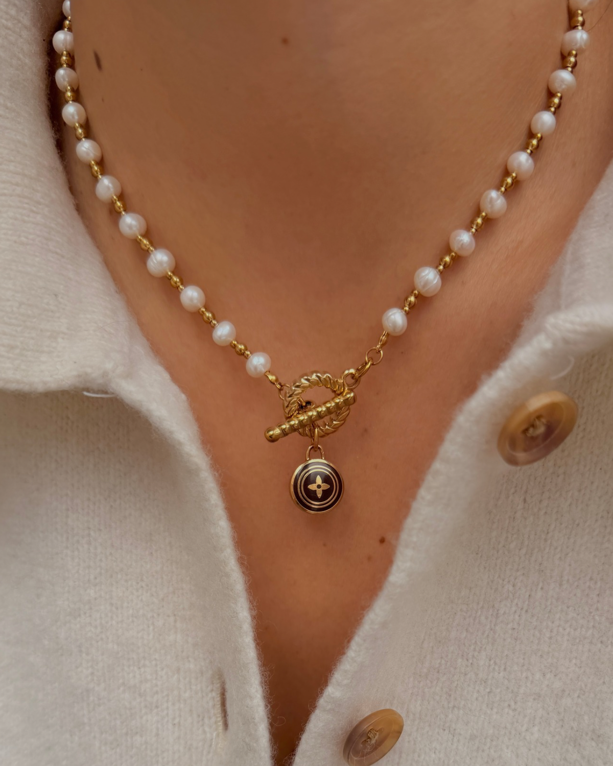 Authentic Louis Vuitton  Nude Pastilles Pearls Necklace