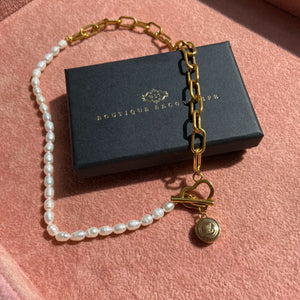 Authentic Louis Vuitton  Nude Logo Pastilles Pearls Necklace