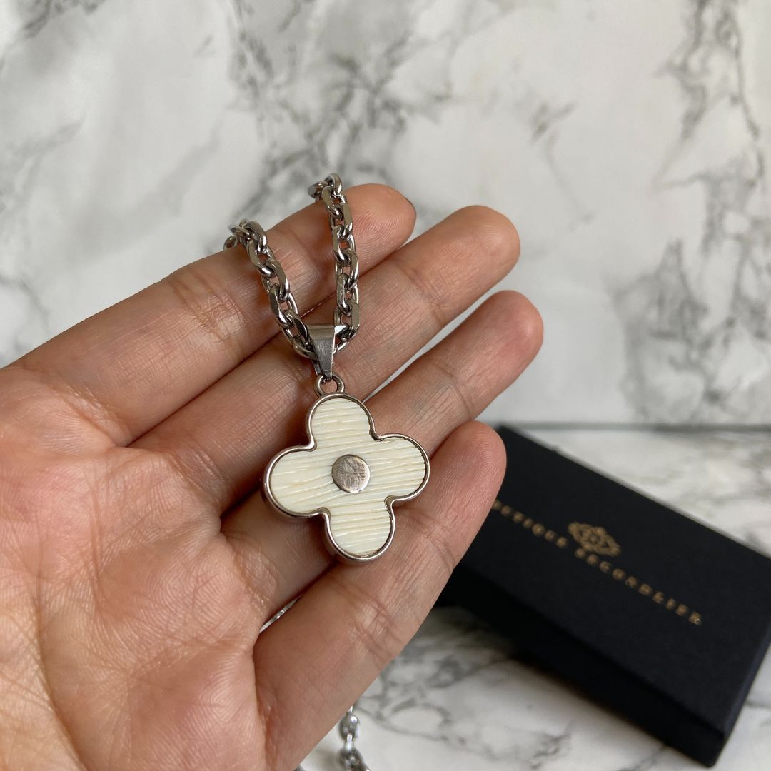 Repurposed Silver & Green Louis Vuitton Signature Flower Necklace –  DesignerJewelryCo
