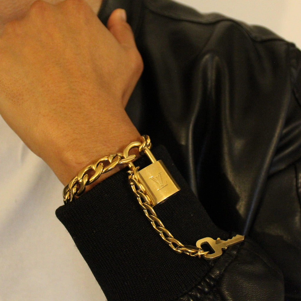 Louis Vuitton LV And Me Bracelet, Letter M In Yellow Gold - Praise