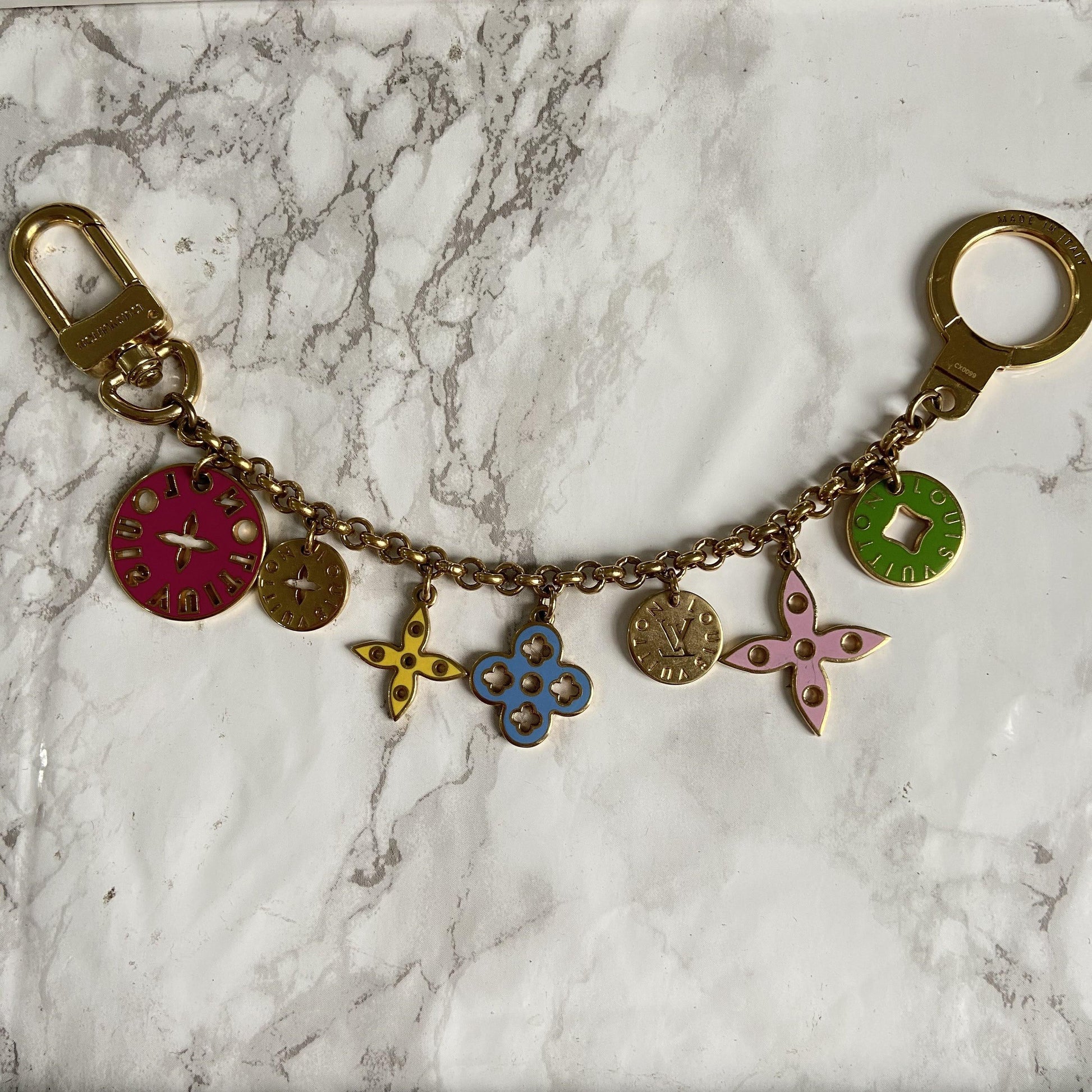 Authentic Louis Vuitton Looping  Charm - Necklace - Boutique SecondLife