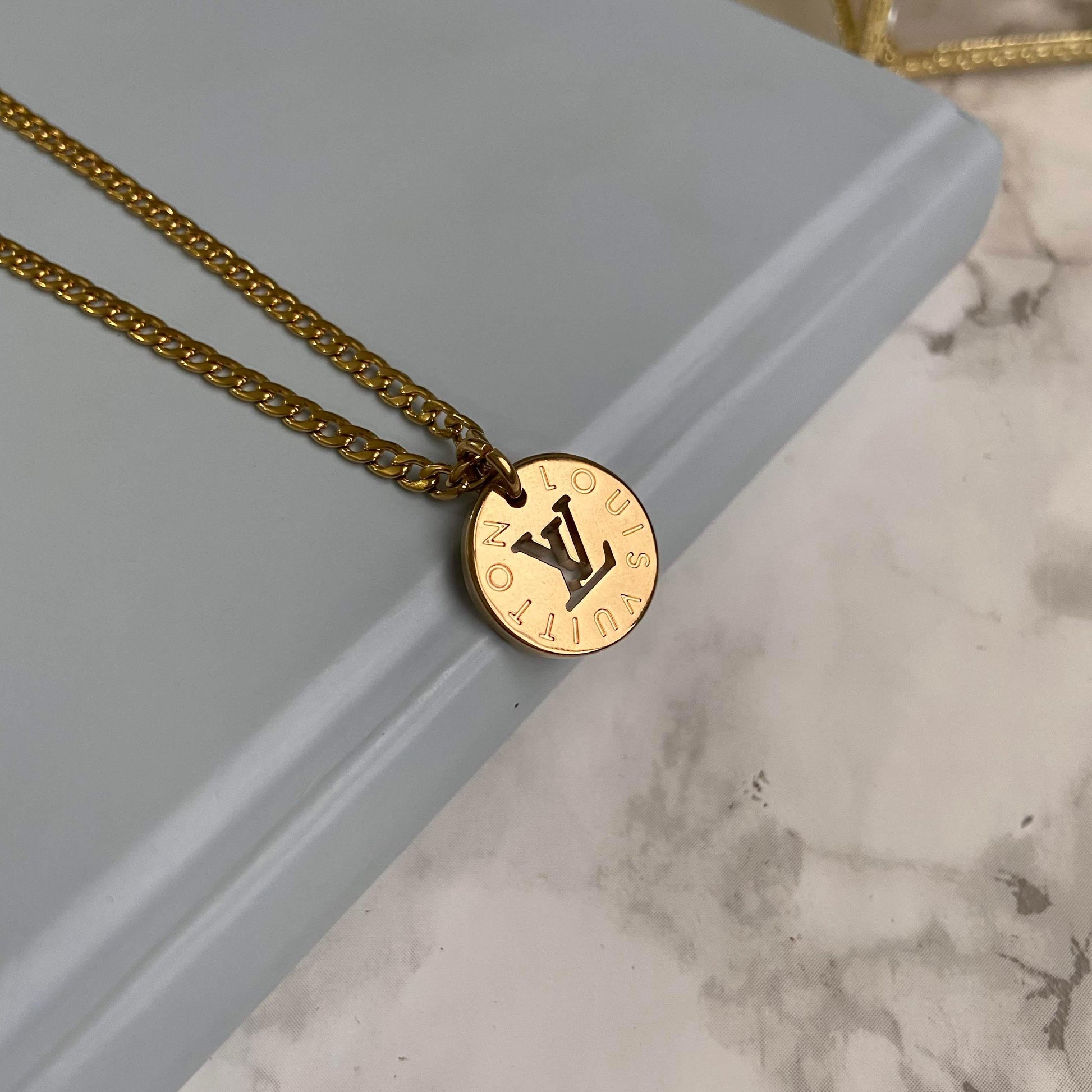 Authentic Louis Vuitton Looping Logo Charm - Necklace - Boutique SecondLife