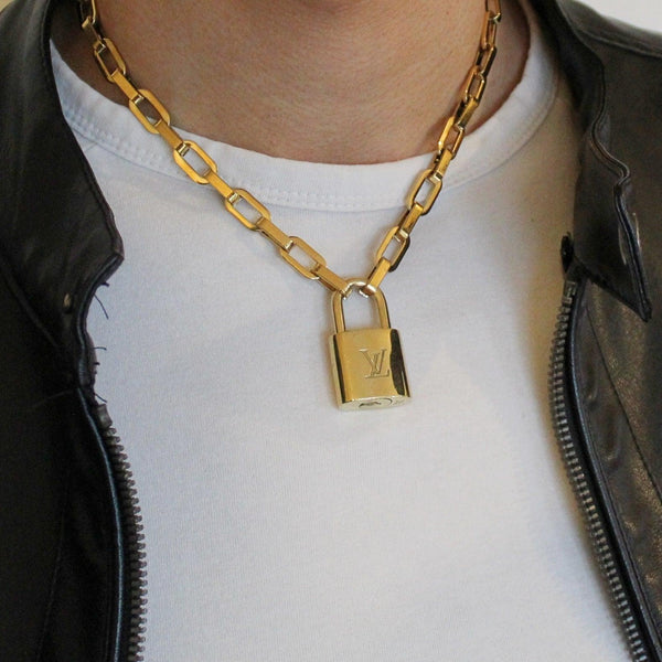Louis Vuitton logo lock necklace - silver medium size – Secondlifejewels