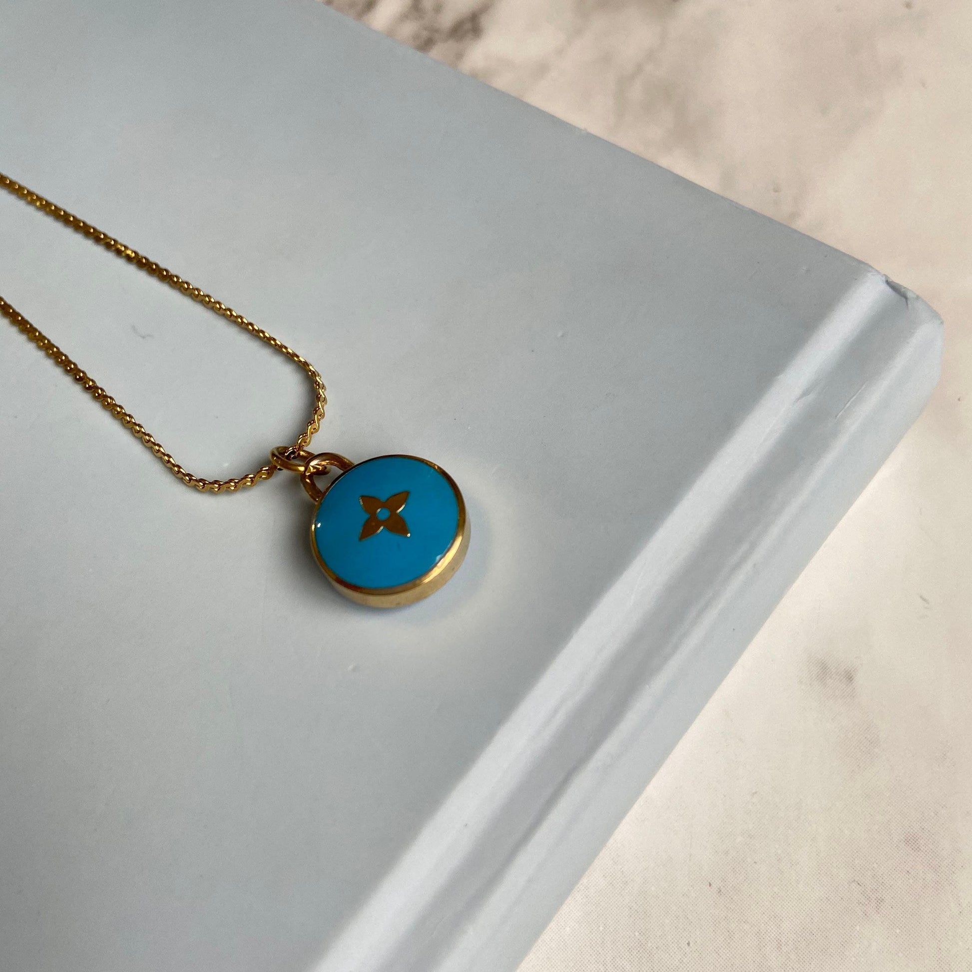 Blu Flower Reworked Pastilles Pendant - Boutique SecondLife