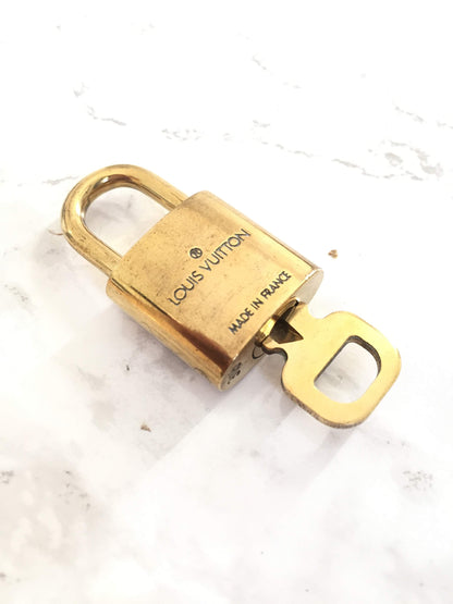 Boutique SecondLife - Authentic Used Louis Vuitton Padlock Key LV
