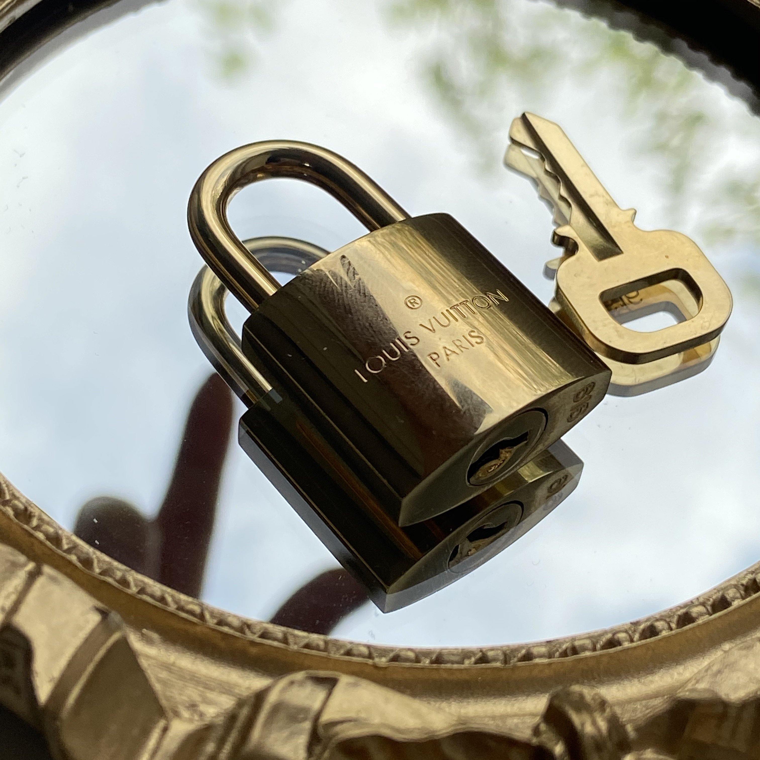 Louis Vuitton padlock and keys NEW hidalgomoncicom