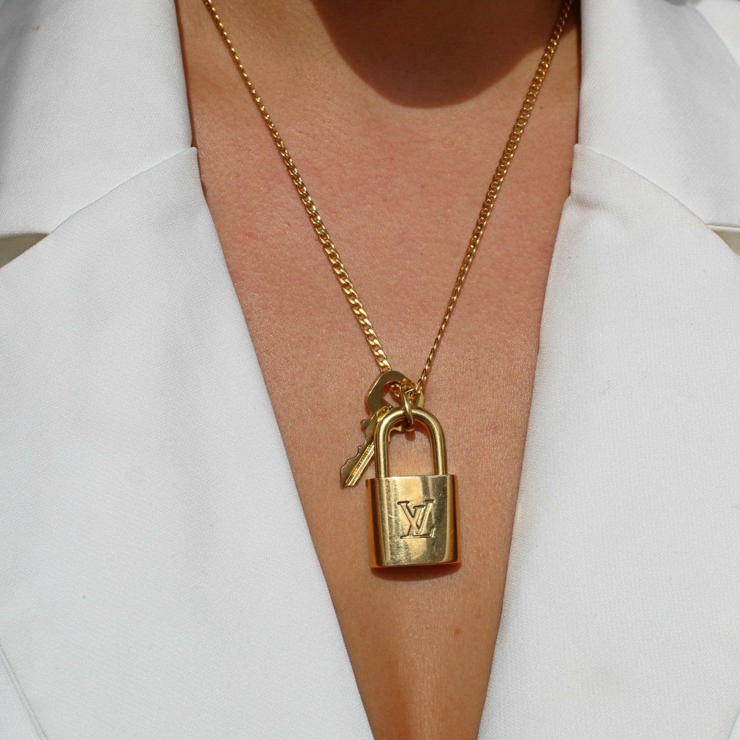 Louis Vuitton Necklace Padlock with single chain - Boutique SecondLife