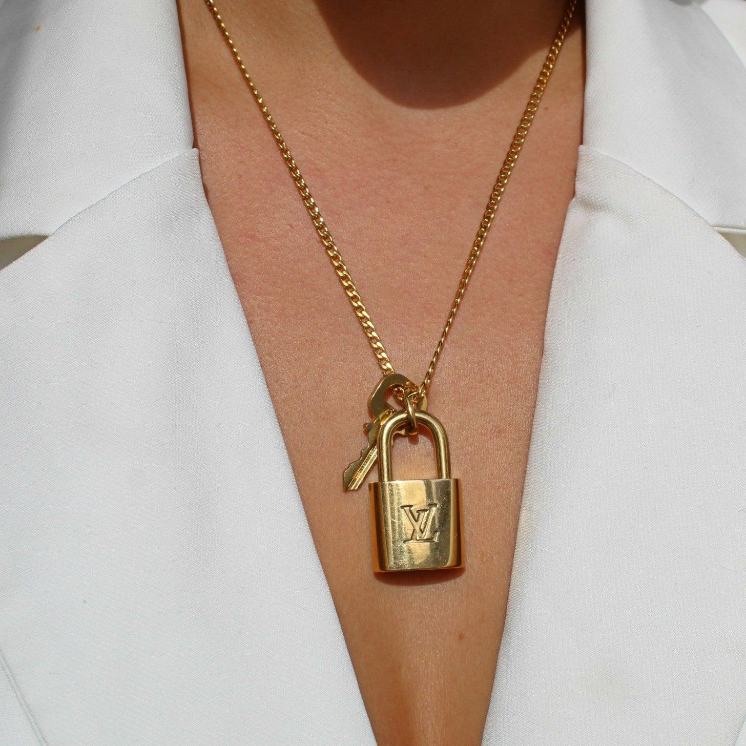 Louis Vuitton Necklace Padlock with single chain - Boutique SecondLife