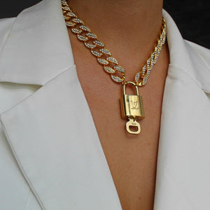 Shop Louis Vuitton Pin Lock Necklace Dj Trunk (M68876, M68875) by  CITYMONOSHOP