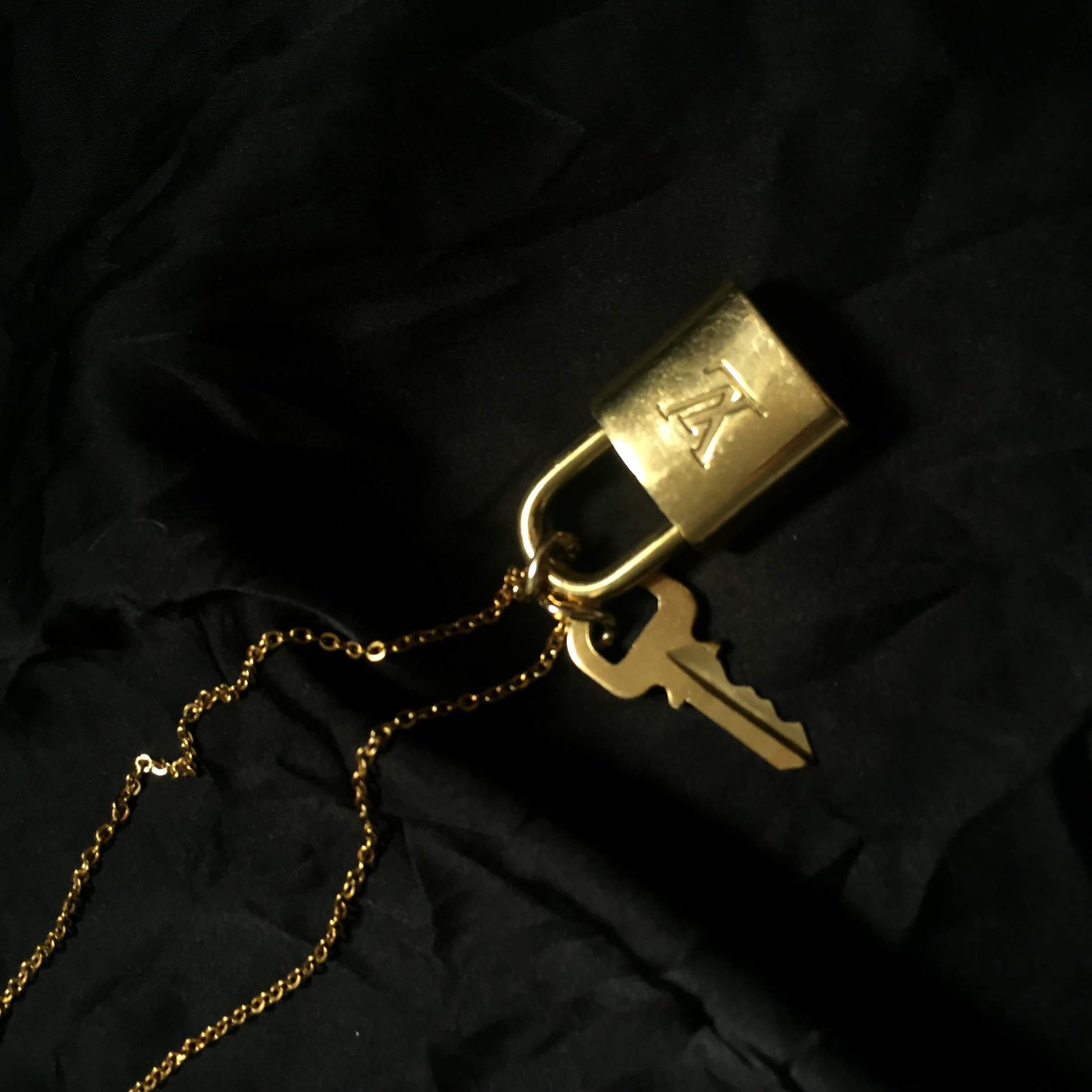 Padlock Necklace with single chain for Him - Boutique SecondLife