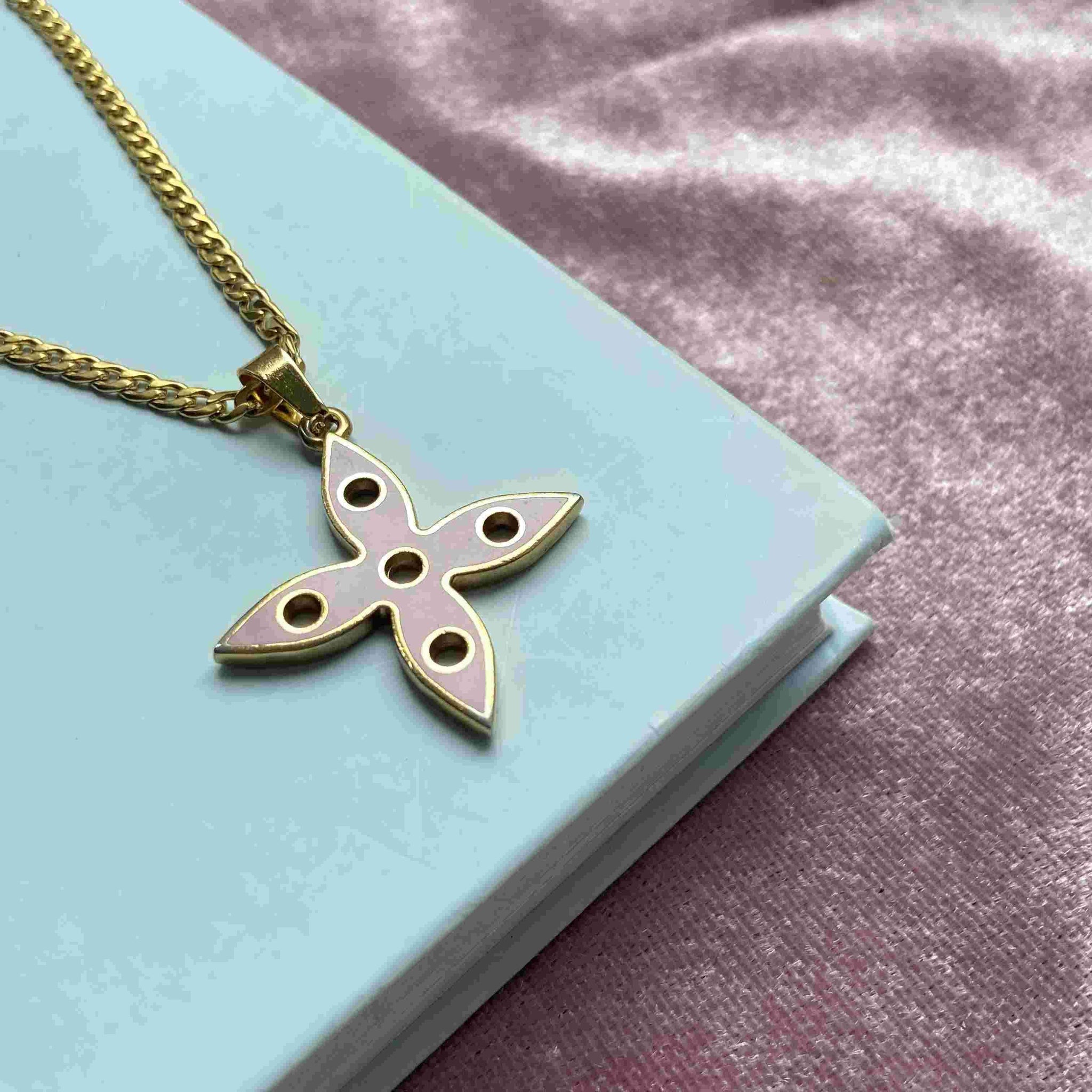 Authentic Big Louis Vuitton Looping Charm - Necklace – Boutique SecondLife