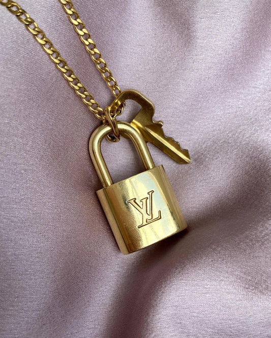 Louis Vuitton Necklace Padlock with single chain - Boutique SecondLife