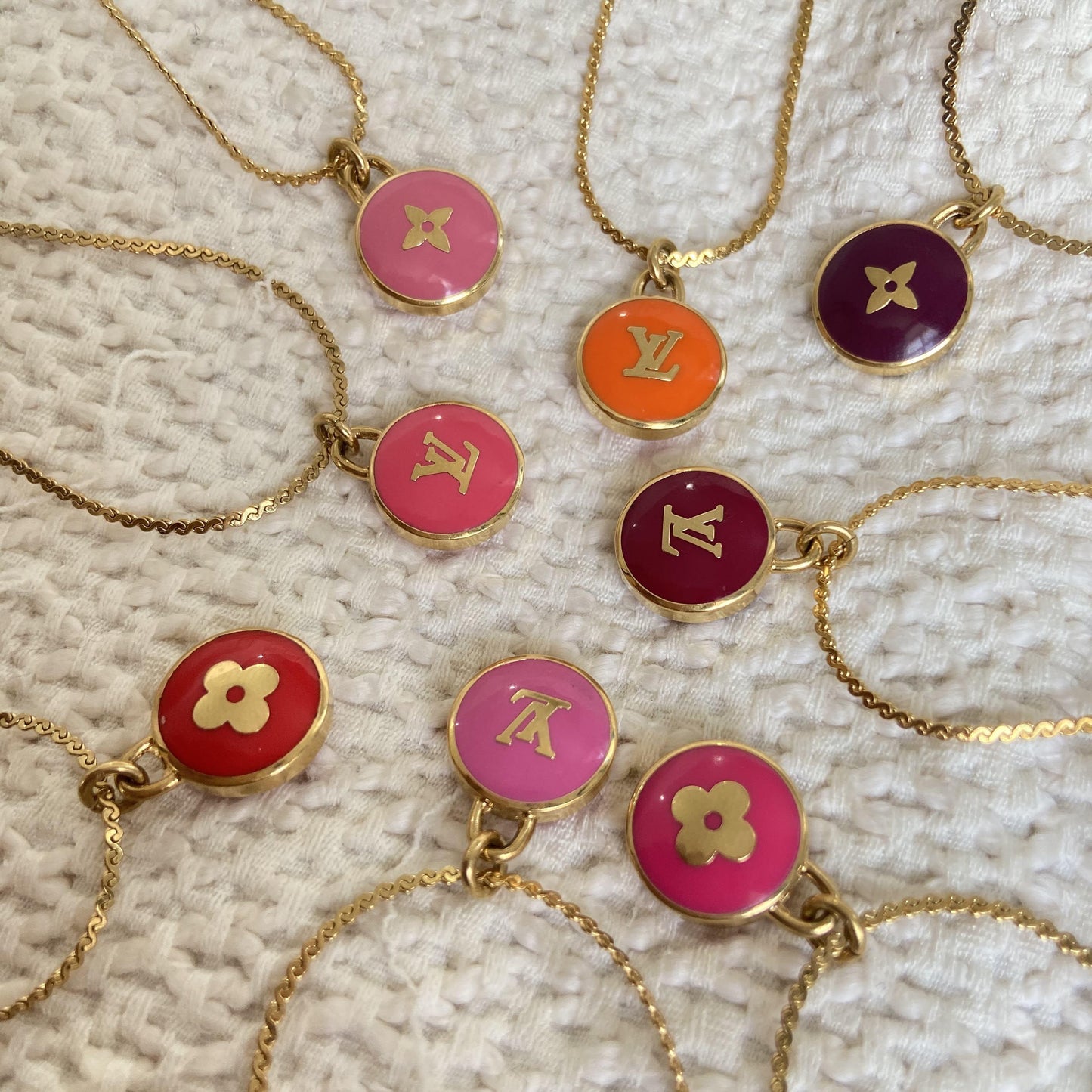 Authentic Louis Vuitton Logo Pendant Pastilles Roses - Boutique SecondLife