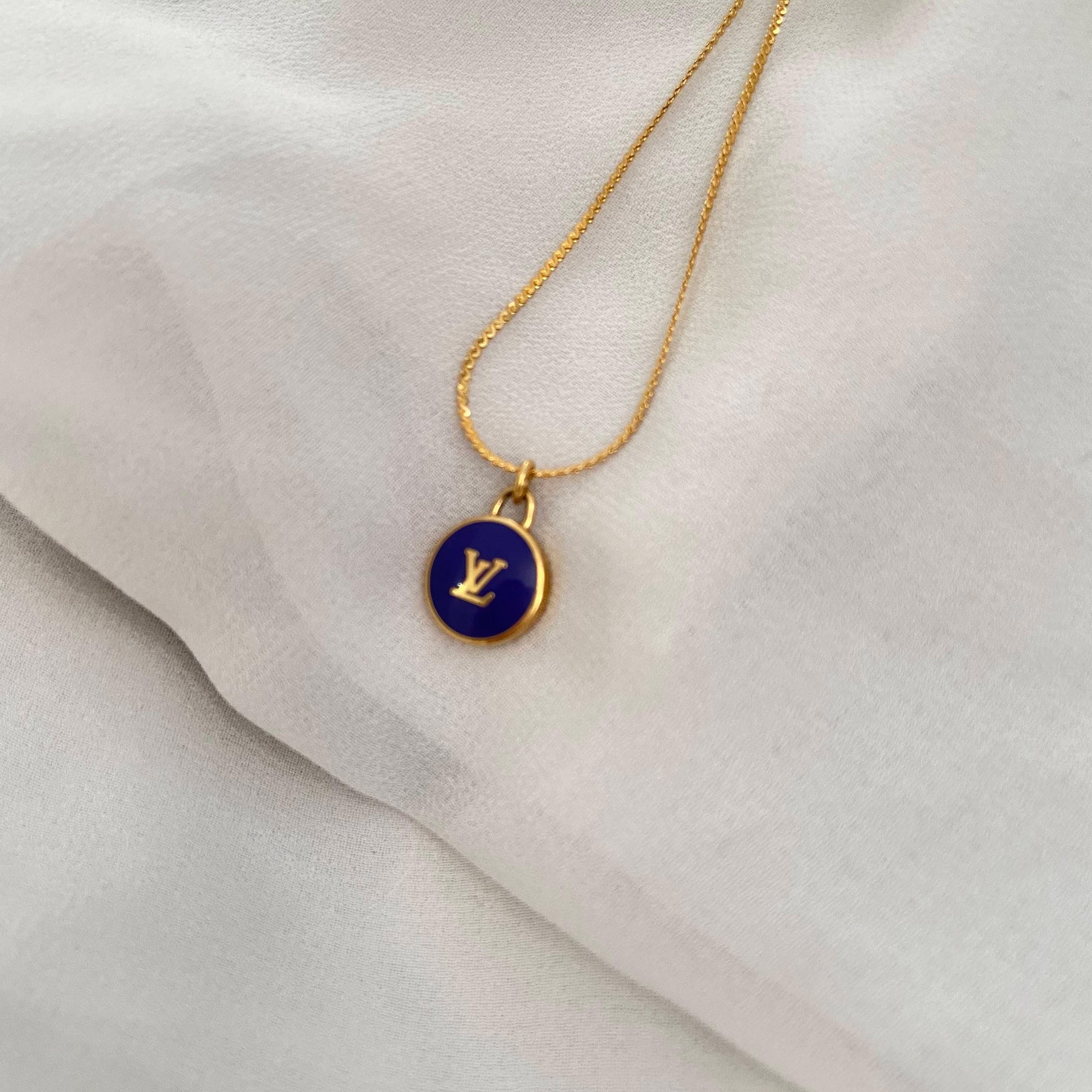 Authentic Louis Vuitton Pendant Logo Blue dark Pastilles - Boutique SecondLife