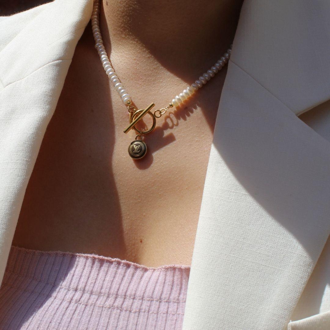 Authentic Louis Vuitton Logo Pastilles Pearls Necklace – Boutique