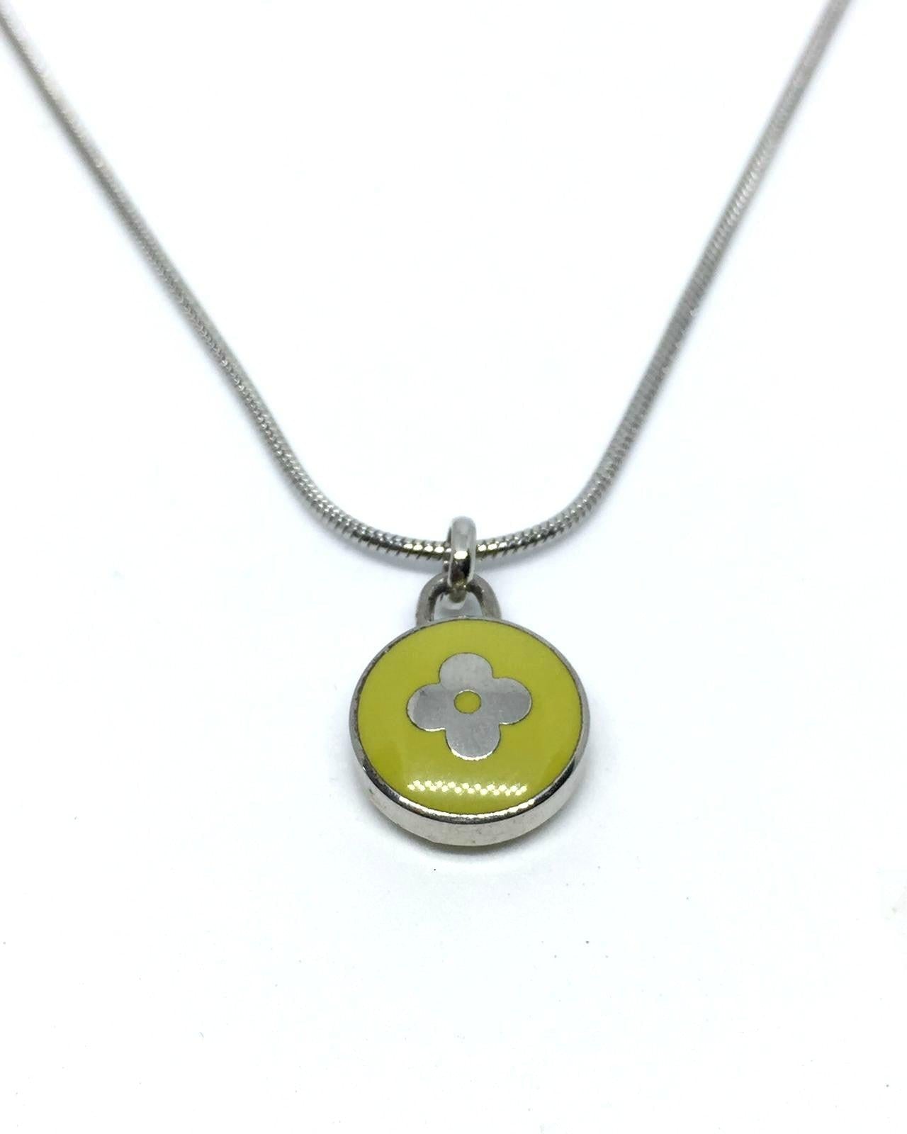 Reworked Clover Light Green Pendant - Boutique SecondLife