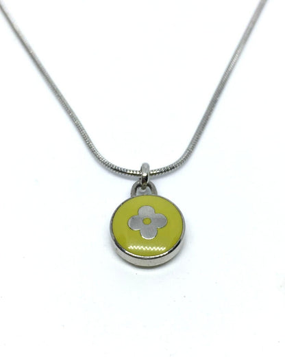 Reworked Clover Light Green Pendant - Boutique SecondLife